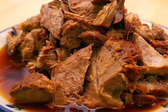 Karkówka pieczona z przyprawami w winie