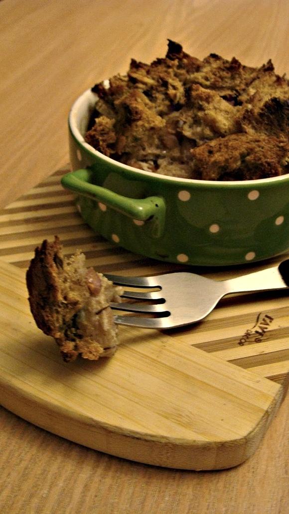 Pudding chlebowy z bananem i granatem z ricottą