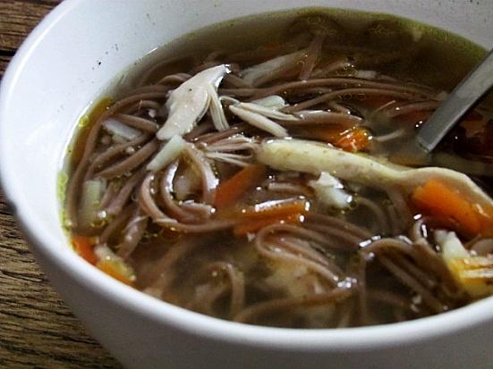 Rosół z makaronem noodle