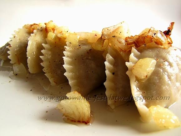 Pierogi z kaszą gryczaną i podrobami drobiowymi