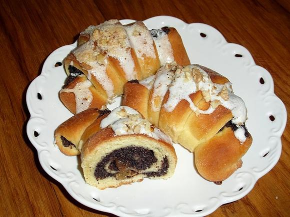 Rogaliki drożdżowe makowo-cytrynowo-migdałowe