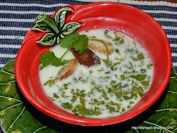 Zupa ze świeżych ziół – grecka kolendrówka