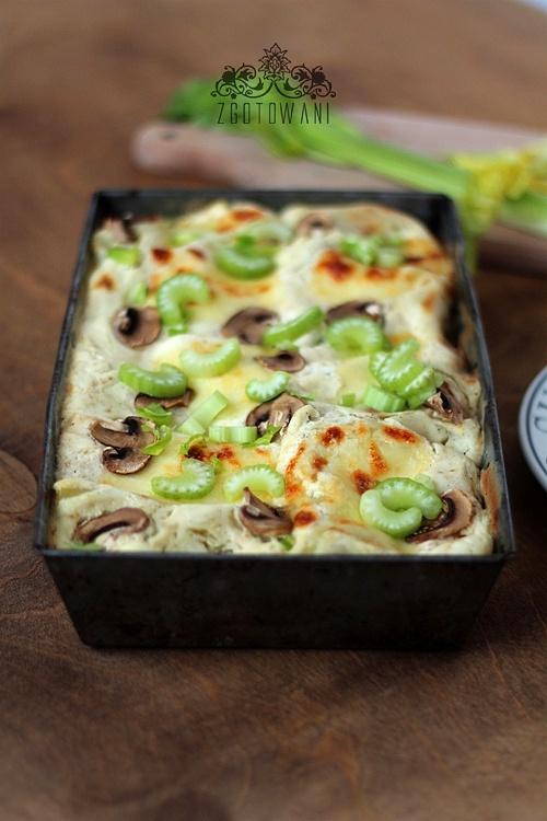 Lasagne z tuńczykiem, pieczarkami i selerem naciowym