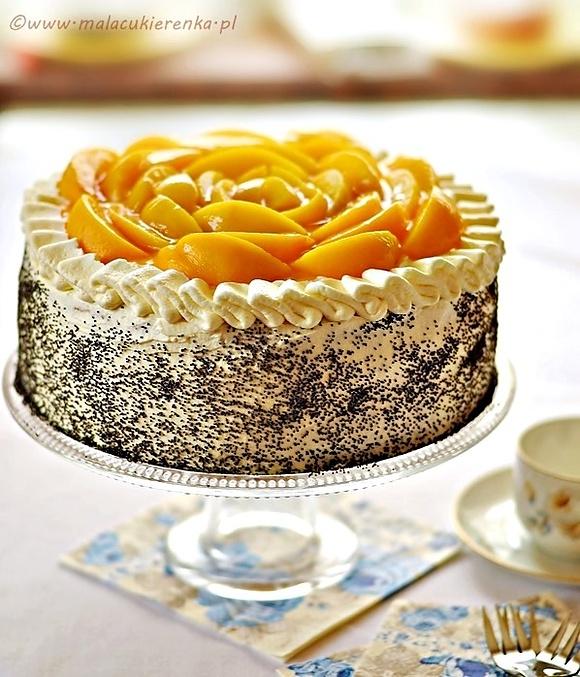 Tort makowy z brzoskwiniami