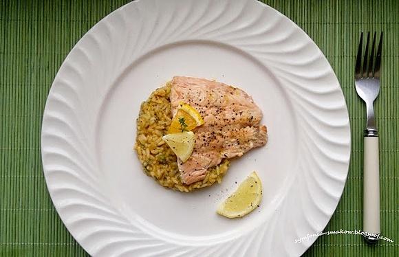 Łosoś z pomarańczowym risotto na obiad