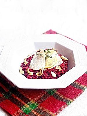 Risotto buraczane z limandą i nerkowcami