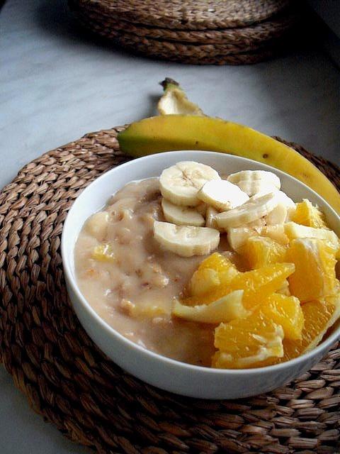 Bananowo-pomarańczowa owsianka na budyniu toffi