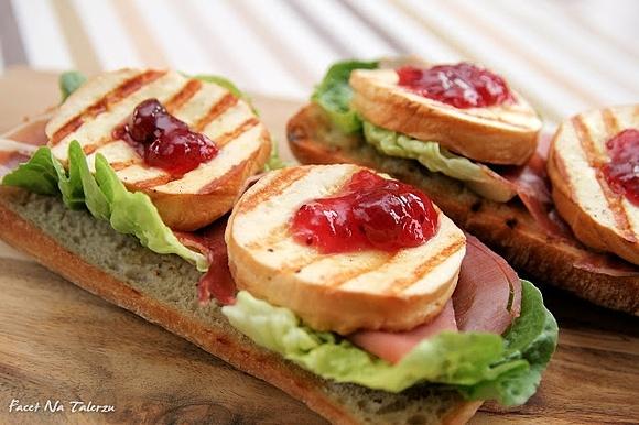 Grillowana ciabatta z oscypkiem i żurawiną