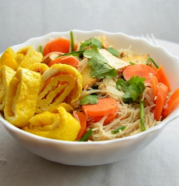 Pad Thai z tofu i omletem