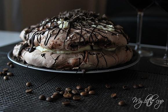 Czekoladowy tort bezowy