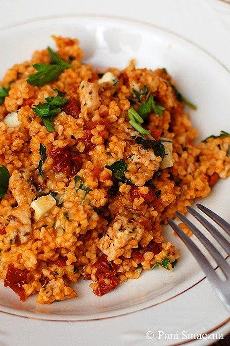 Pomidorowa kasza bulgur z kurczakiem i suszonymi pomidorami