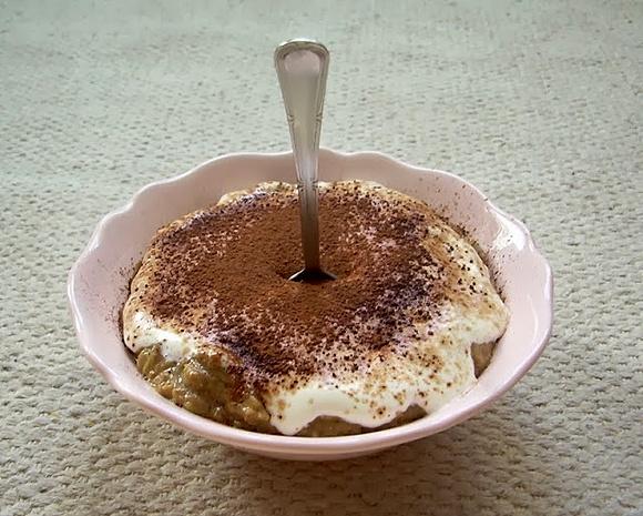 Włoskie śniadanie z owsianką tiramisu