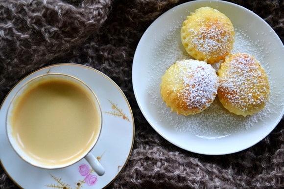 Za mgłą pieczone ravioli z ricottą i kandyzowanymi owocami