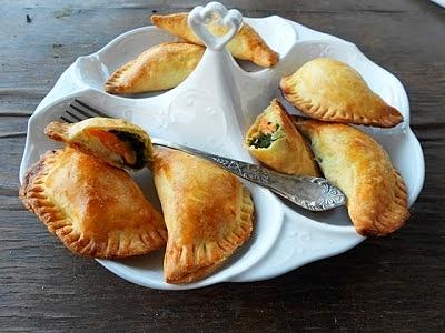Calzone ze szpinakiem łososiem i serem camembert