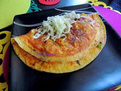 Omlet z chorizo i szczypiorkiem