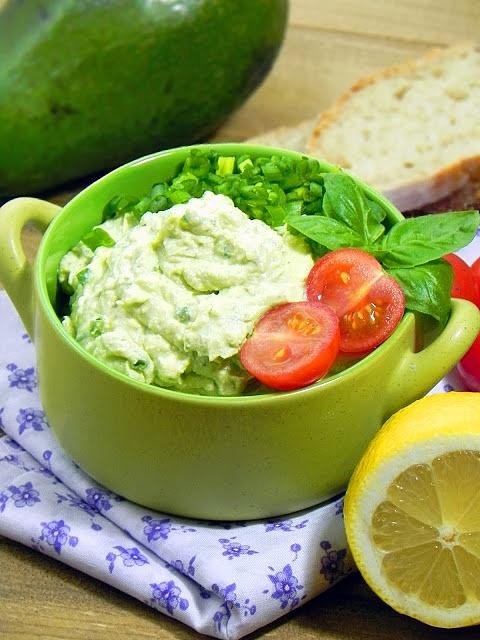 Twarożkowa pasta z awokado i ziołami