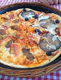 Pizza na cienkim spodzie z bakłażanem