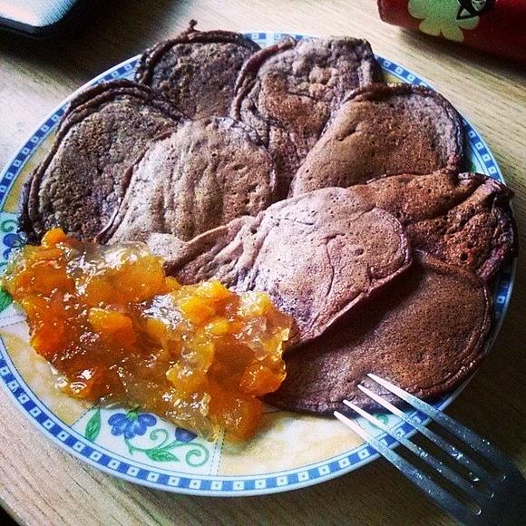 Śniadaniowe placuszki jogurtowo-czekoladowe