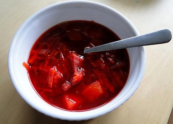 Zupa z pieczonych buraków z octem balsamicznym