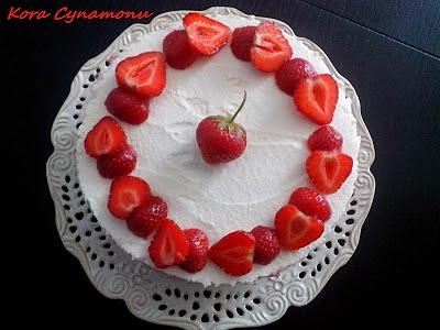 Szampański tort truskawkowy
