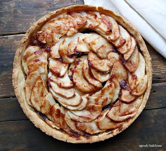 Tarta z jabłkami i marmoladą pigwą