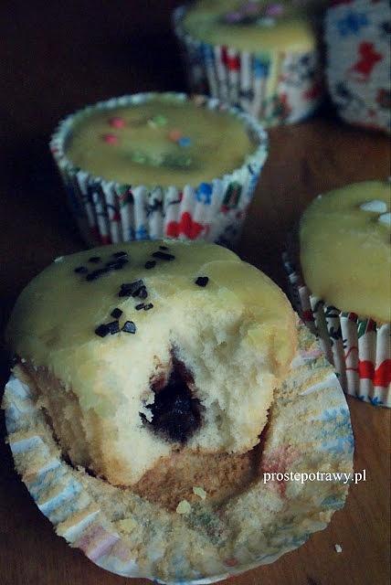 Muffinki z konfiturą wiśniową na urodziny