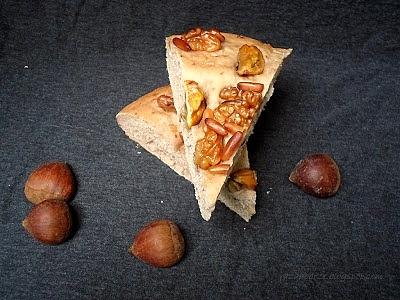 Ekskluzywna focaccia z kasztanami i czerwonym winem