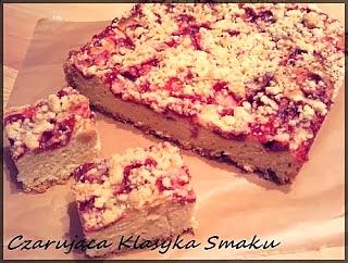 Drożdżówka z truskawkami i kruszonką