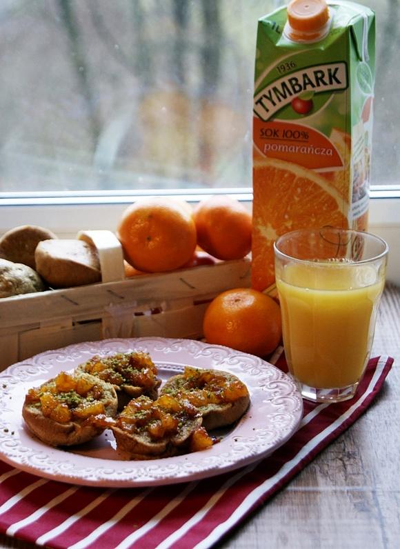 Pełnoziarniste popovery z karmelizowanymi klementynkami