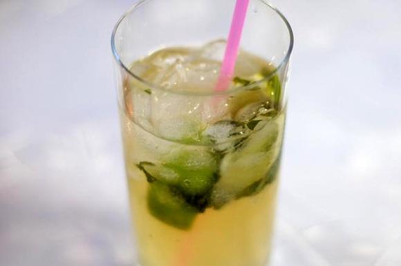 Mojito - przepis na orzeźwiający koktajl limonkowy
