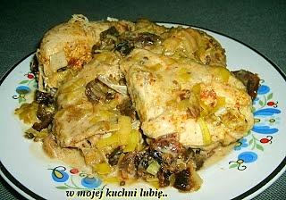 Kurczak z rosołu z pomidorami suszonymi, porem i chilli