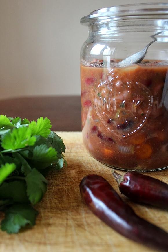 Zupa wielofasolowa w stylu meksykańskim