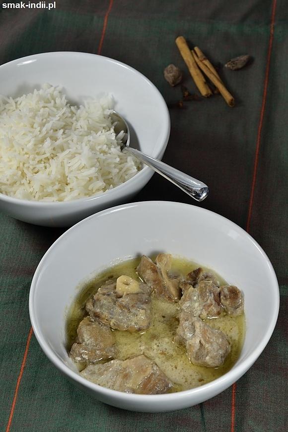 Yakhni z baraniny w sosie jogurtowym kaszmirskie danie