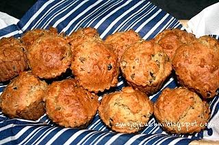Wytrawne muffiny z oliwkami