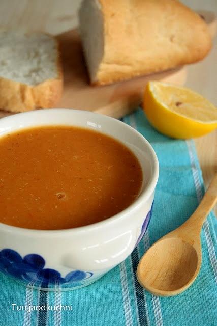 Zupa z soczewicy z pieczoną papryką i ziemniakami