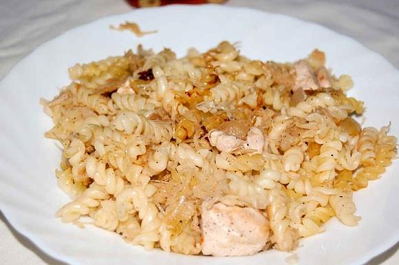 Makaron z kurczakiem i kapustą