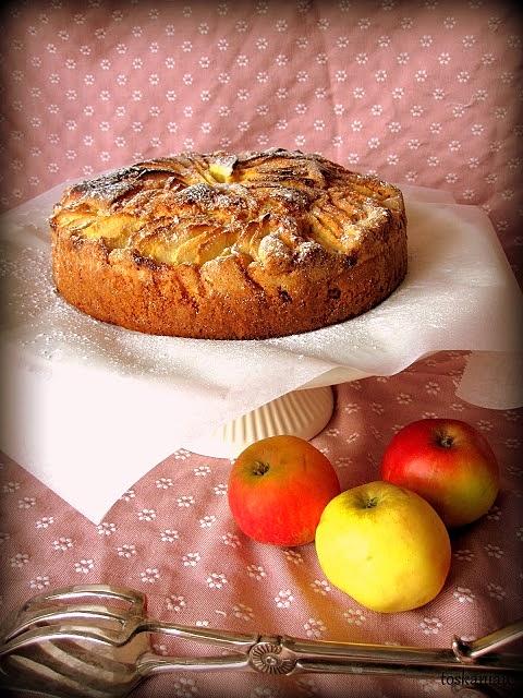 Baba z jabłkami - puszyste ciasto z jabłkami i cytryną
