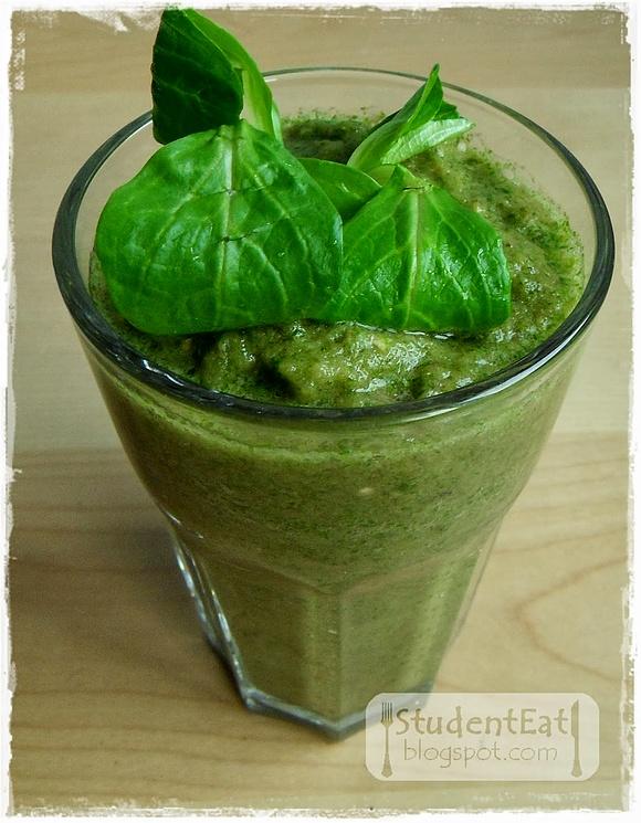 Zielone smoothie na śniadanie z warzyw, szybkie i dietetyczne