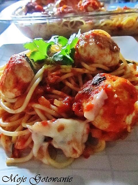 Spaghetti z klopsikami z drobiowego mięsa