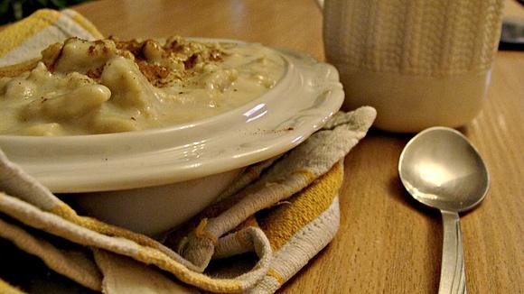 Kluski gryczane bananowe na budyniu rumowym