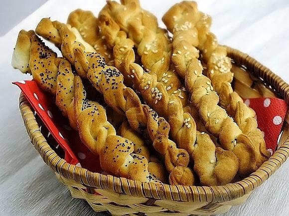Paluchy z makiem lub sezamem