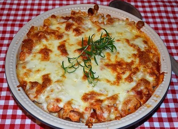 Zapiekanka makaronowa z kiełbasą i fasolą