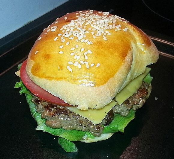 Klasyczny cheeseburger wołowy