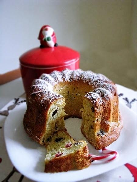 Babka drożdżowa z rodzynkami i żurawiną przepis na święta