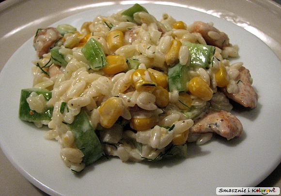 Lekka sałatka z makaronem Orzo