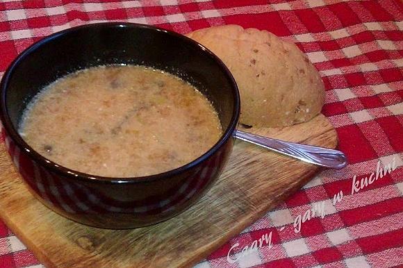 Zupa pieczarkowa z dodatkiem pomidorów