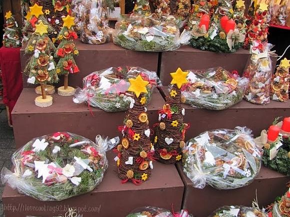 Krakowski jarmark bożonarodzeniowy na rynku głównym w krakowie