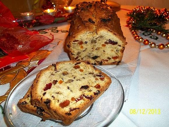 Keks drożdżowy z bakaliami i aromatem rumowym