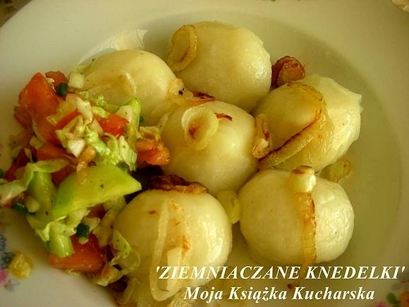 Ziemniaczane knedelki z serem i cebulą