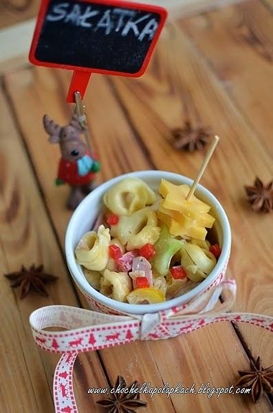 Świąteczna sałatka z tortellini z ricottą